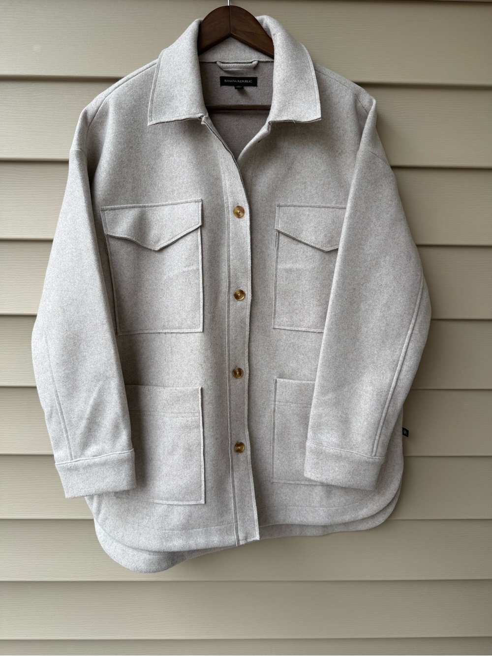 Banana Republic Women’s Shacket Jacket M Grayish Cream Utility Overshirt